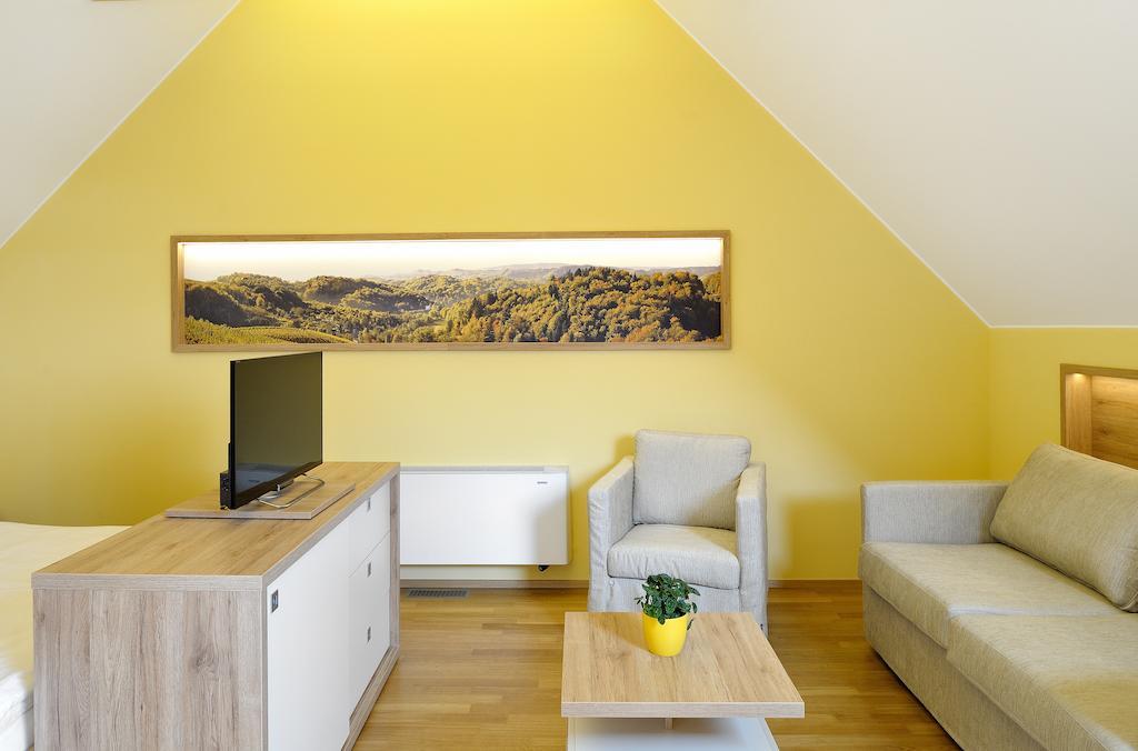 Vino Valdhuber Apartments Svecina Room photo